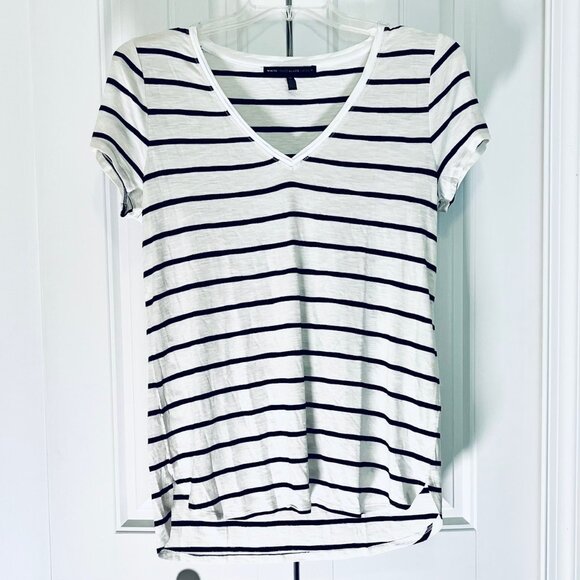 White House Black Market V-neck short sleeve striped tee in Black/White (M) - Picture 6 of 10